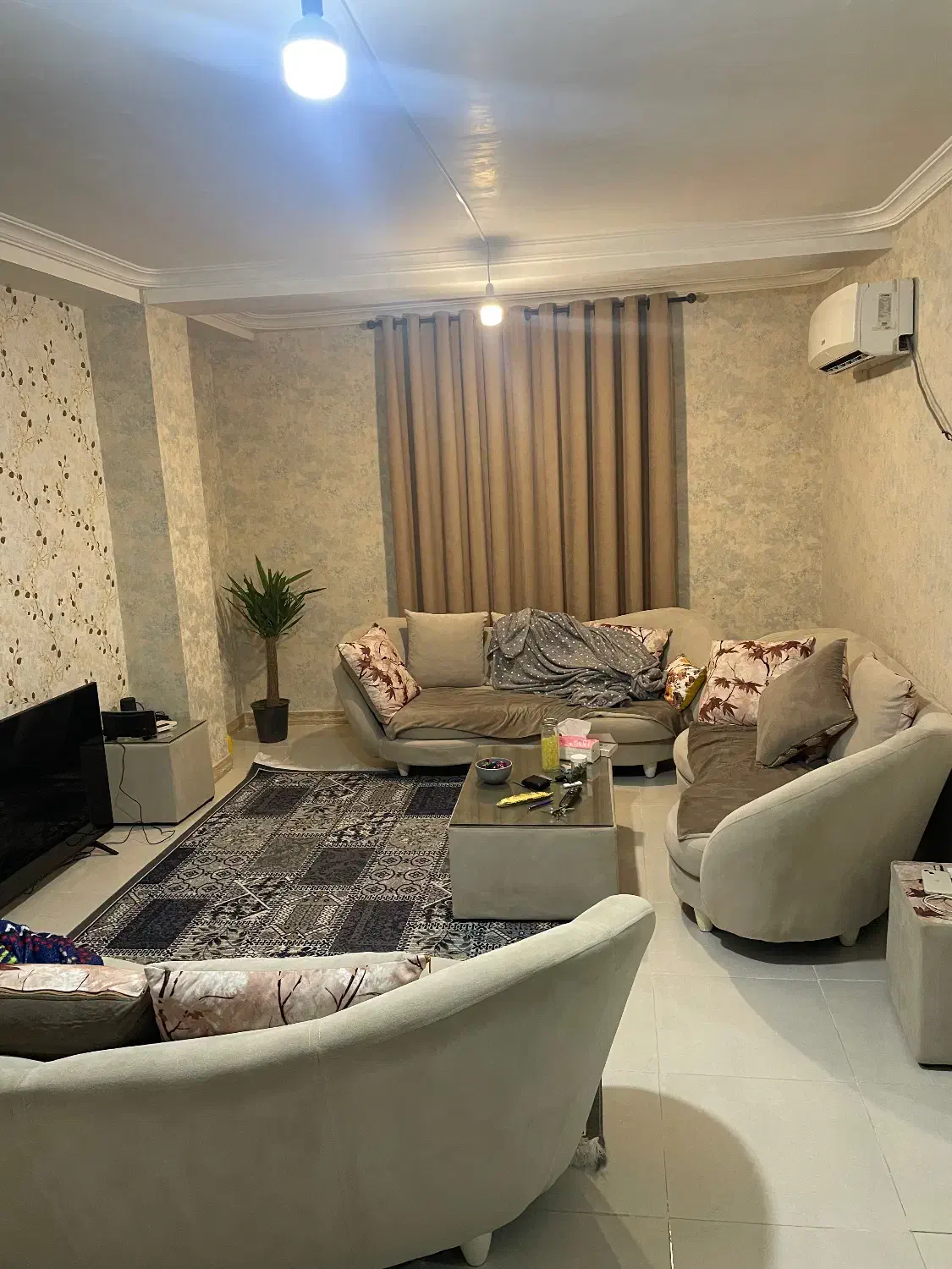 مبل ۱۱ نفره|مبلمان خانگی و میز عسلی|قشم, |دیوار