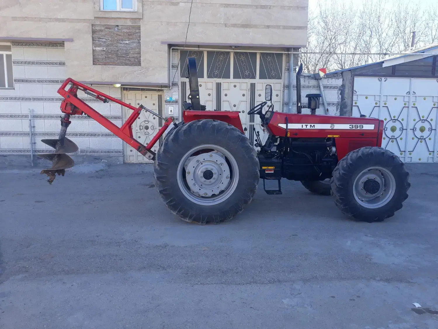 چاله کن بامته تراکتور|خدمات باغبانی و درختکاری|لاران, |دیوار