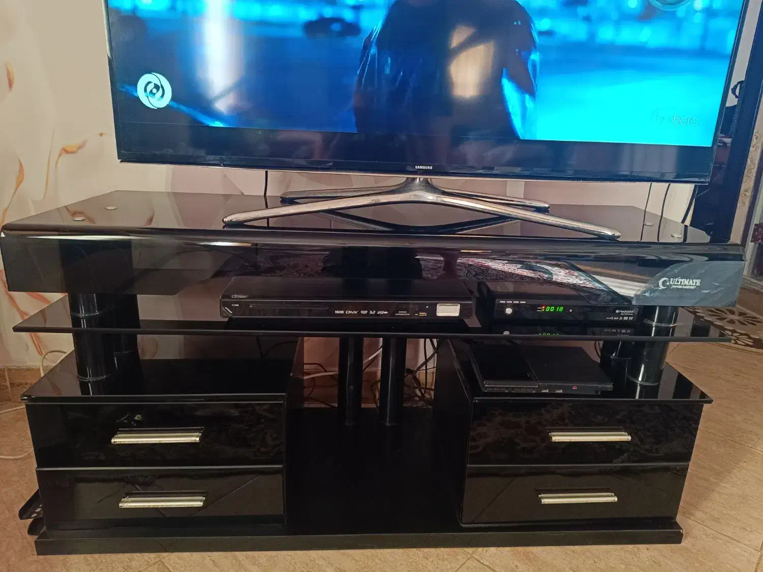 میز شیشهای|میز تلویزیون|رشت, شهرک صبا|دیوار