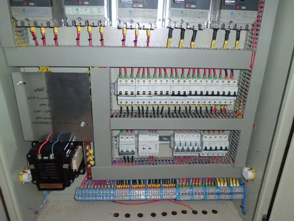 برقکار صنعتی سیم کشی ساختمان نورپردازی دوربین|خدمات پیشه و مهارت|تبریز, |دیوار