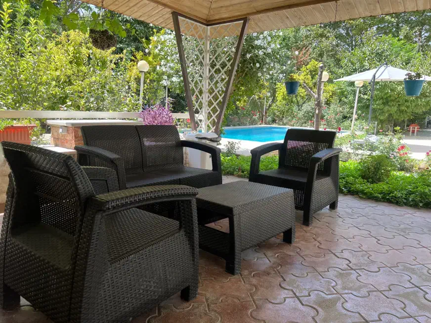 مبلمان باغی و صندلی و چتر افتاب|میز و صندلی غذاخوری|کرج, شهرک نهال و بذر|دیوار