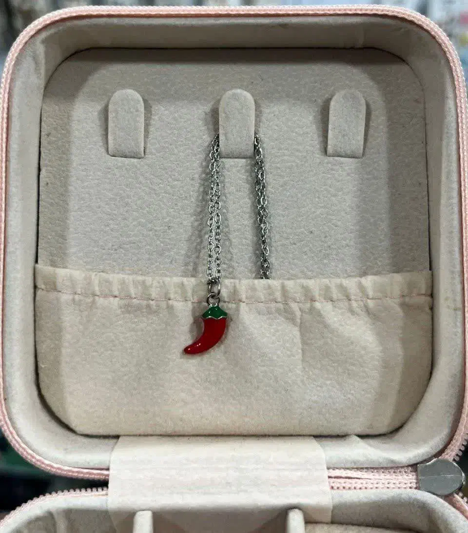 بدلیجات ارایشی عطر|آرایشی، بهداشتی، درمانی|فولادشهر, A6|دیوار