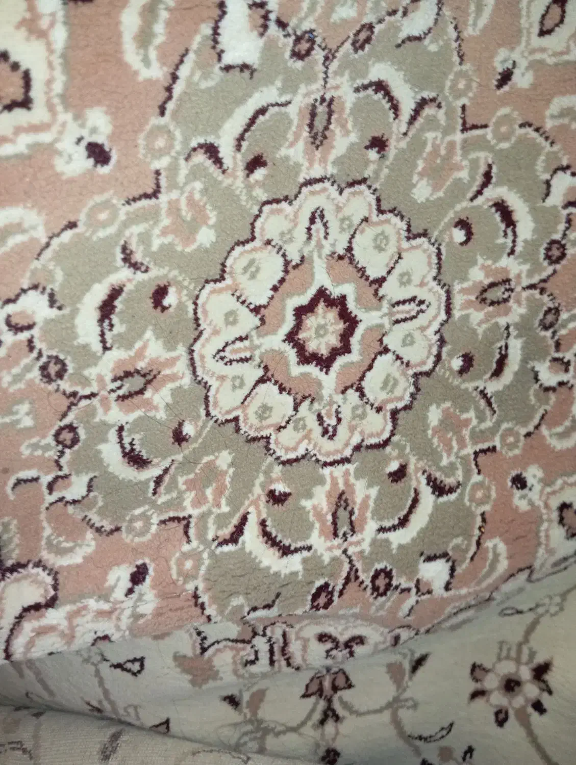 کنار فرش ماشینی نو و شیک|فرش|بندر دیر, |دیوار