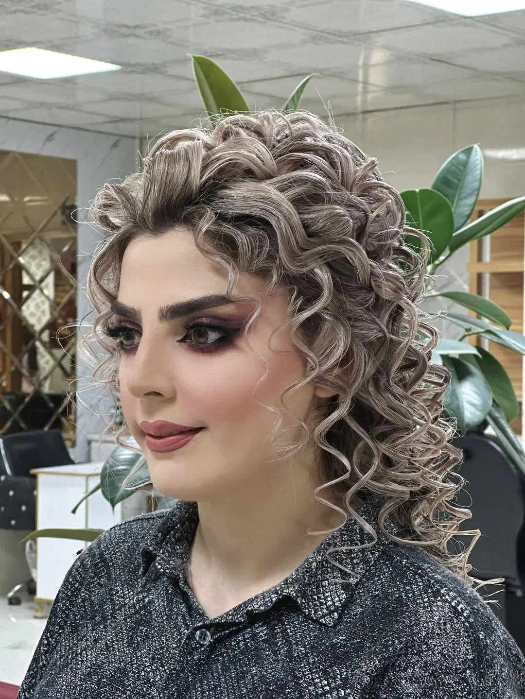 میکاپ و شنیون همراه عروس|خدمات آرایشگری و زیبایی|جیرفت, |دیوار