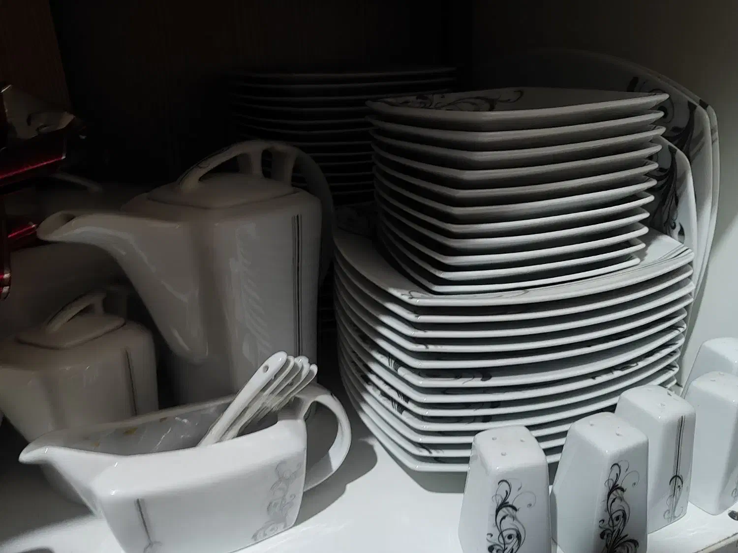 ظروف ۱۲نفره چینی نفیس|ظروف سرو و پذیرایی|قم, شهرک قدس|دیوار