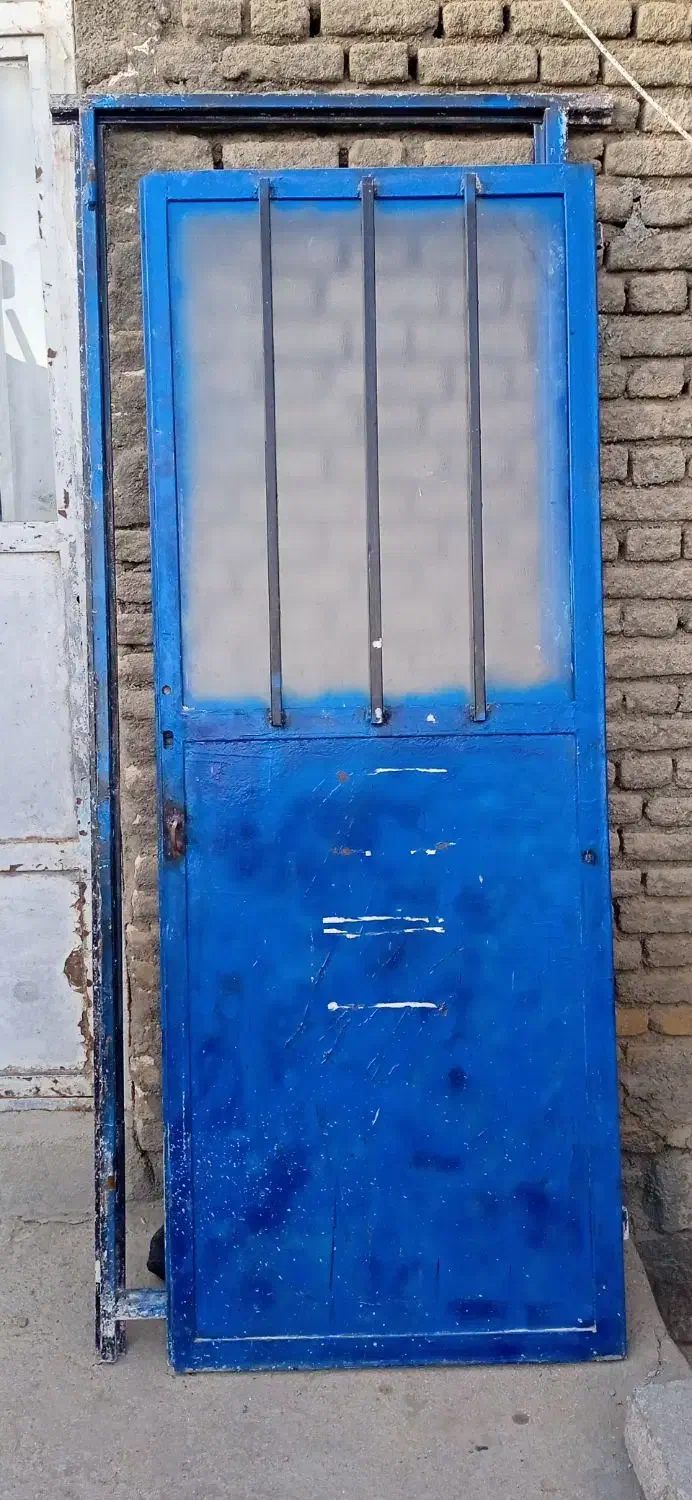 در و پله ی اهنی و ویترین|فروشگاه و مغازه|لیلان, |دیوار