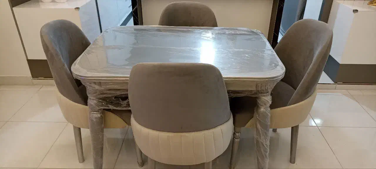 ناهارخوری چهارنفری در حد نو|میز و صندلی غذاخوری|تبریز, |دیوار