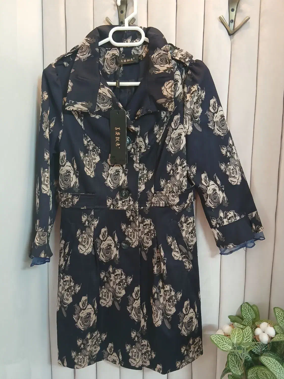 مانتو بارونی مجلسی نو|لباس|اصفهان, شیخ اشراق|دیوار