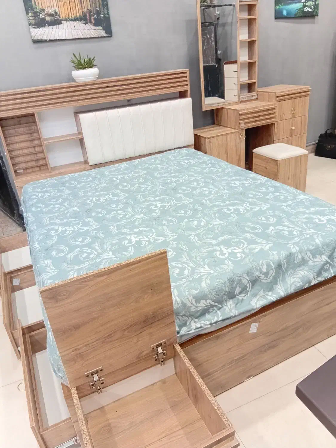 خانواده بزرگ آتی چوب|تخت و سرویس خواب|مشهد, گرجی علیا|دیوار