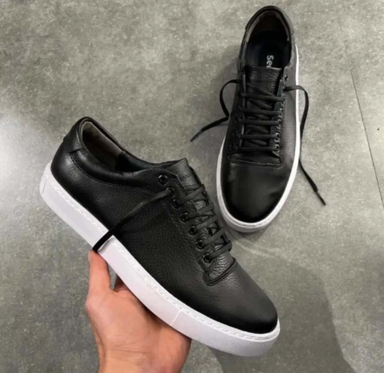 کفش مردانه تمام چرم طبیعی مشکی زیره سفید|کیف، کفش، کمربند|عسلویه, |دیوار