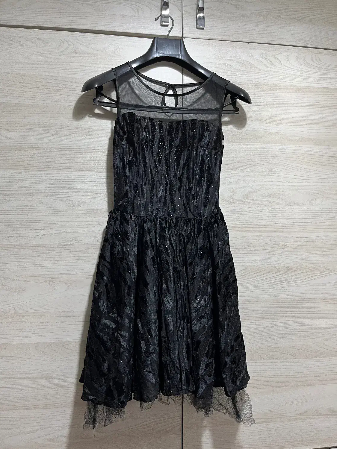 پیراهن مجلسی|لباس|رشت, فلسطین|دیوار