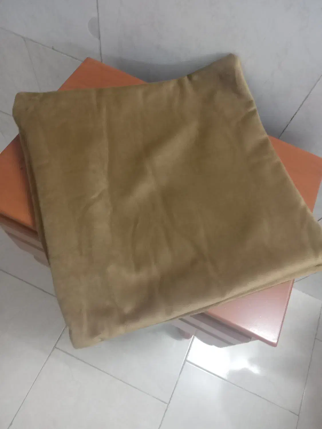 کاور کوسن قهوه ای|رختخواب، بالش، پتو|قرچک, محمد آباد|دیوار