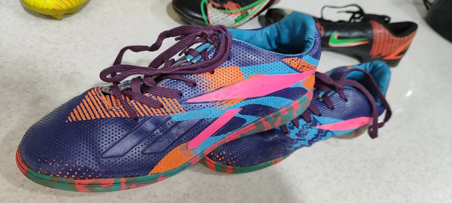 یک جفت کفش ورزشی سالن سایز 40|کیف، کفش، کمربند|یاسوج, |دیوار