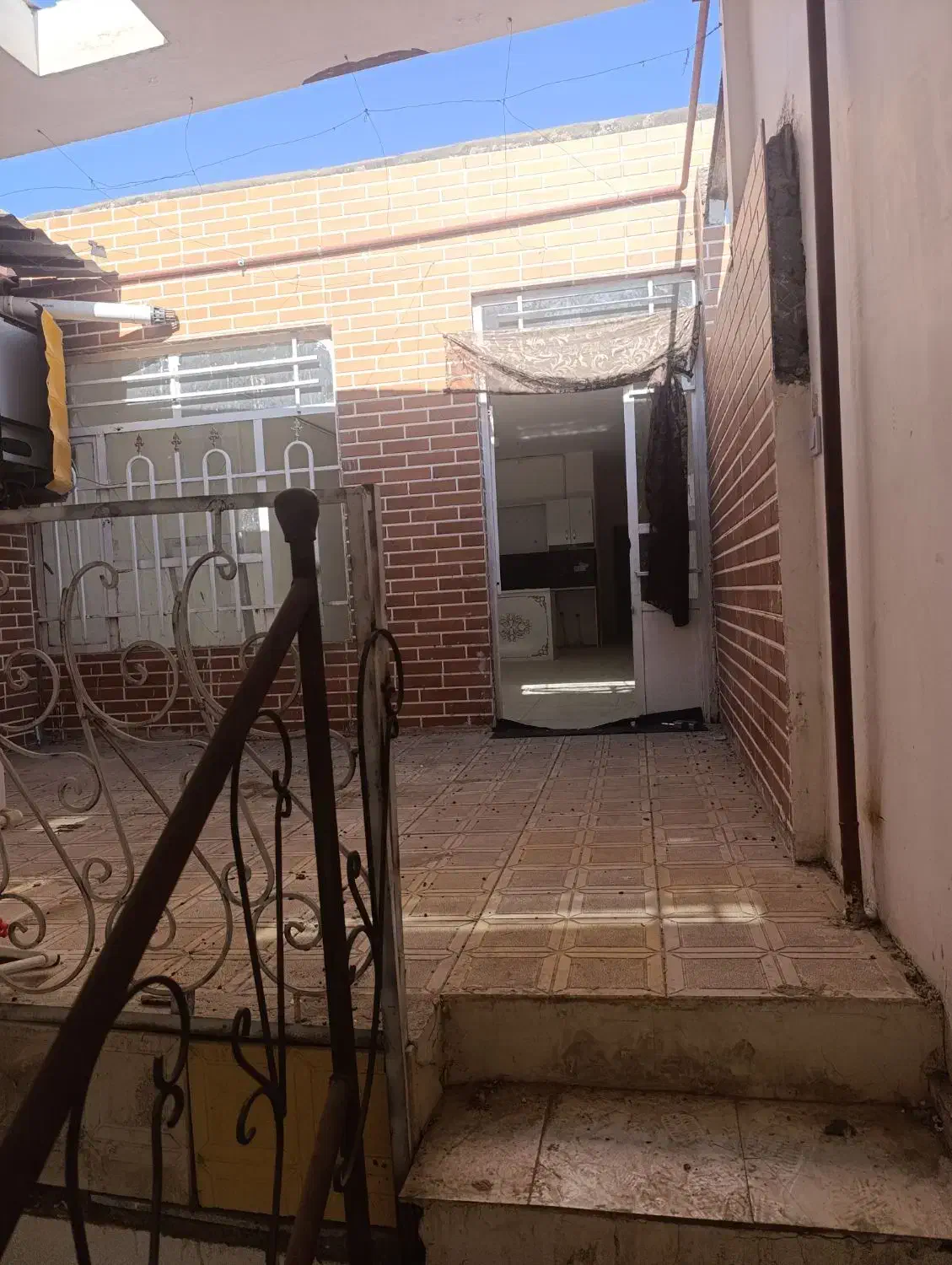 آپارتمانی طبقه 4سند دارمعاوضه با ماشین هم میشه|فروش آپارتمان|مشهد, پورسینا|دیوار