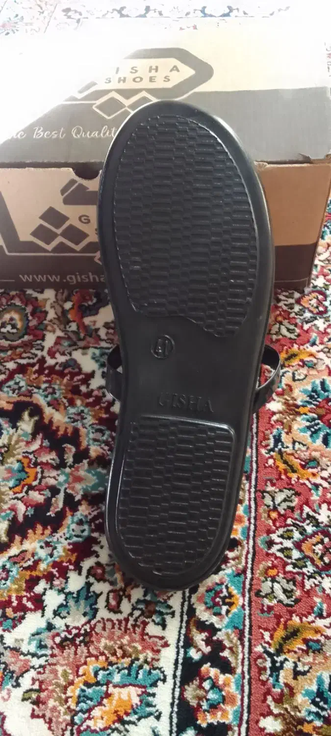 یک جفت دمپایی|کیف، کفش، کمربند|ساوه, |دیوار