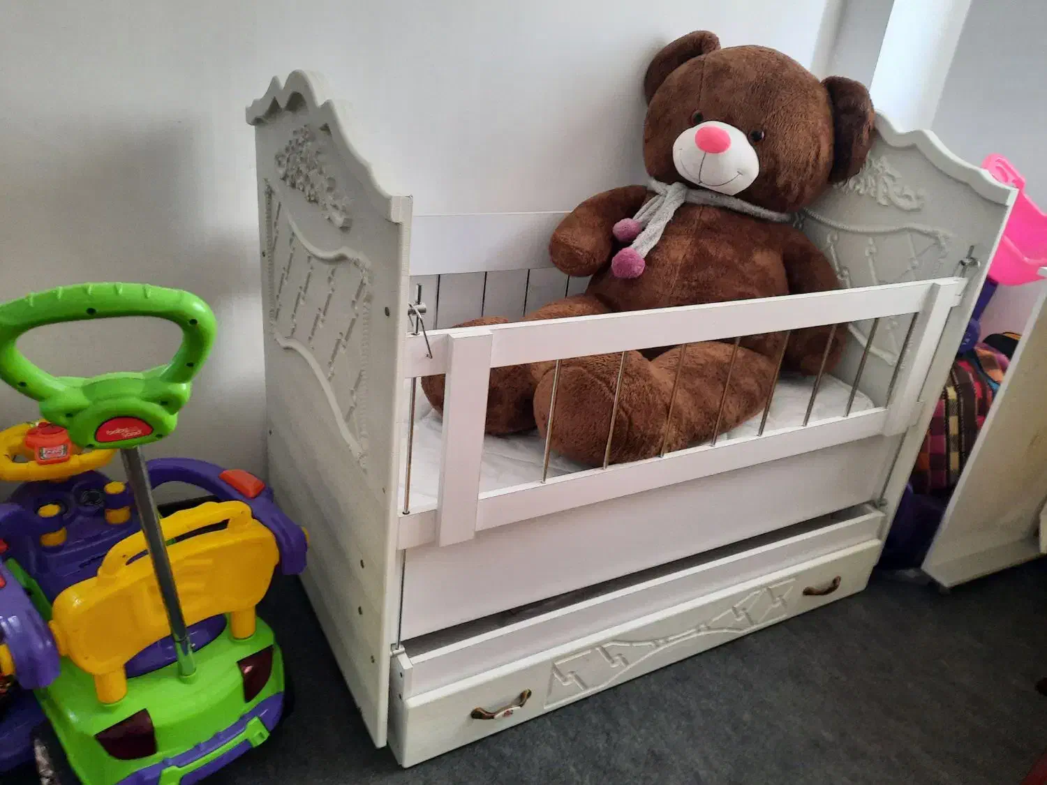 تخت کودک گهواره ای متحرک و ثابت|تخت و صندلی بچه|فولادشهر, مسکن مهر فولادشهر|دیوار