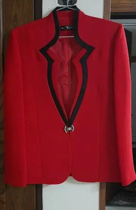 کت قرمز یلدایی|لباس|ابریشم, |دیوار