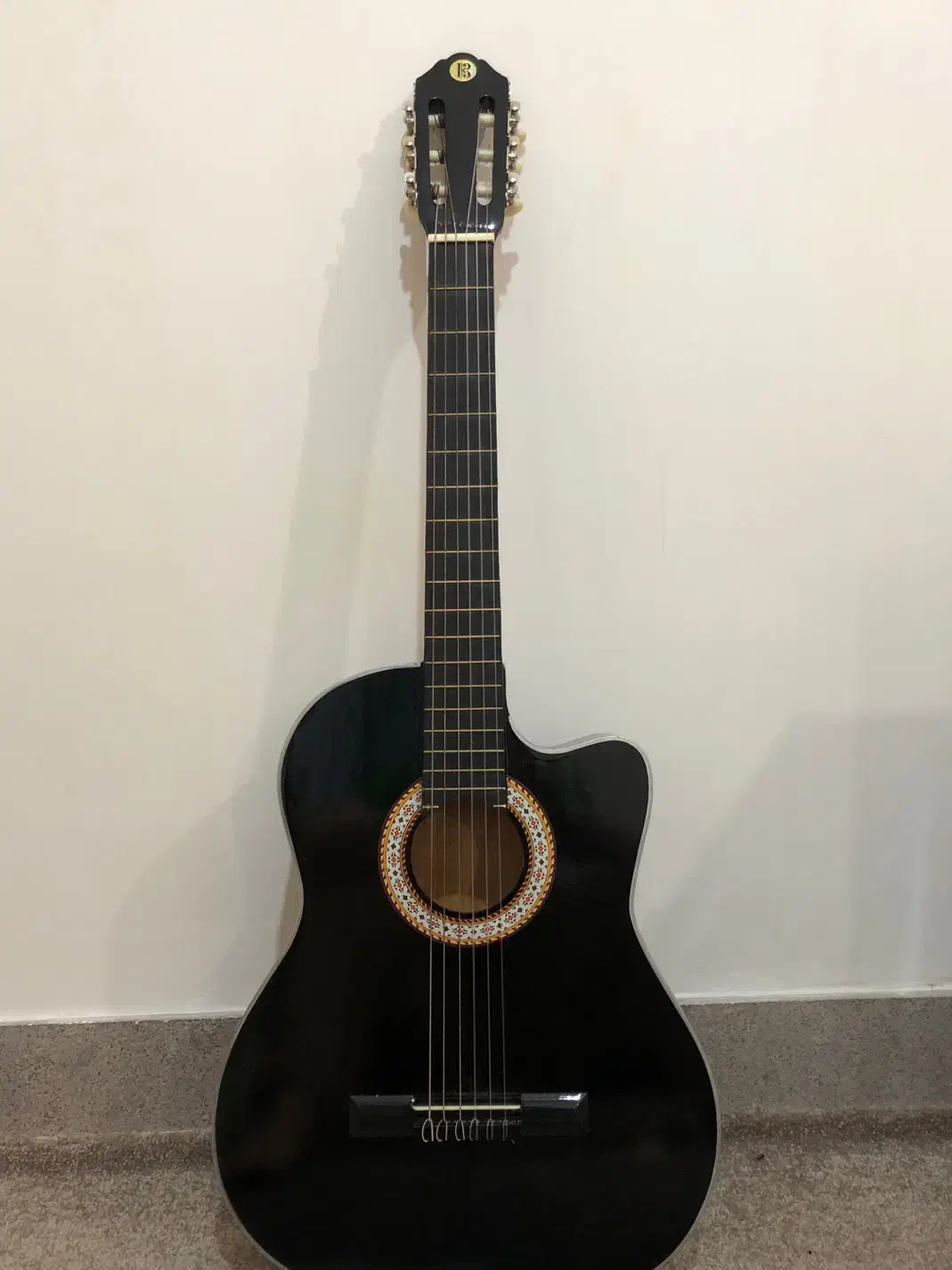 گیتار کلاسیک همراه با کیف|گیتار، بیس، امپلیفایر|یاسوج, |دیوار