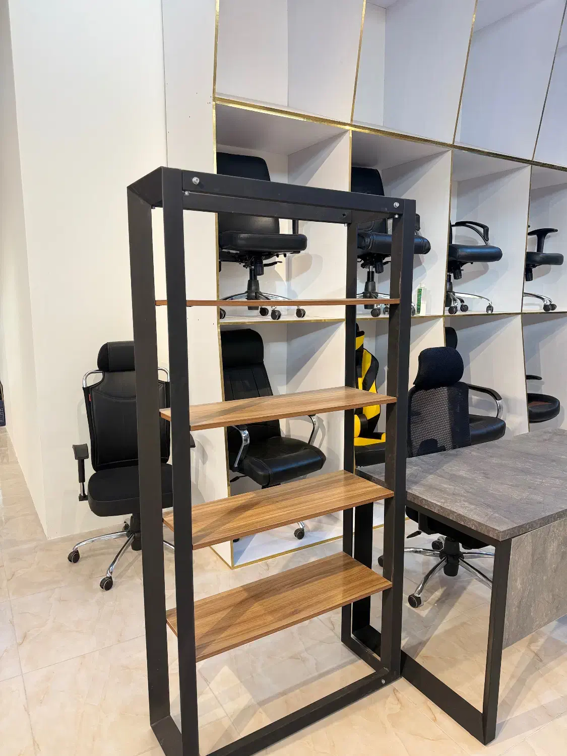 میز مدیریت پایه فلزی|مبلمان اداری|کهریزک, |دیوار