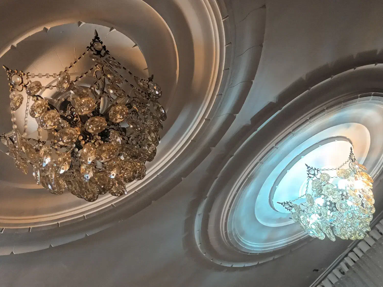 لوسترسقفی برنجی|لوستر و چراغ آویز|رشت, دباغیان|دیوار