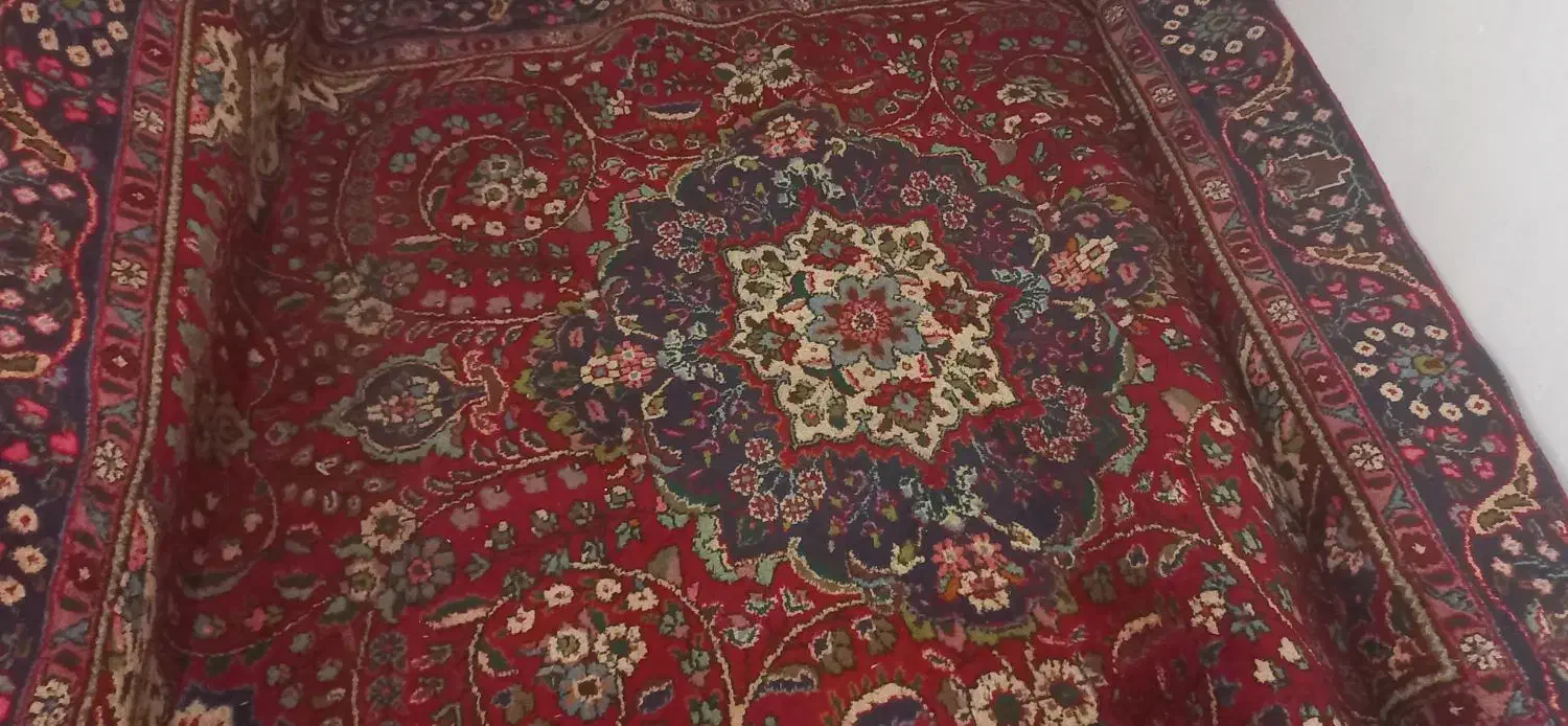 فرش دستباف ۱۳۰ ساله|فرش|رشت, دروازه لاکان|دیوار