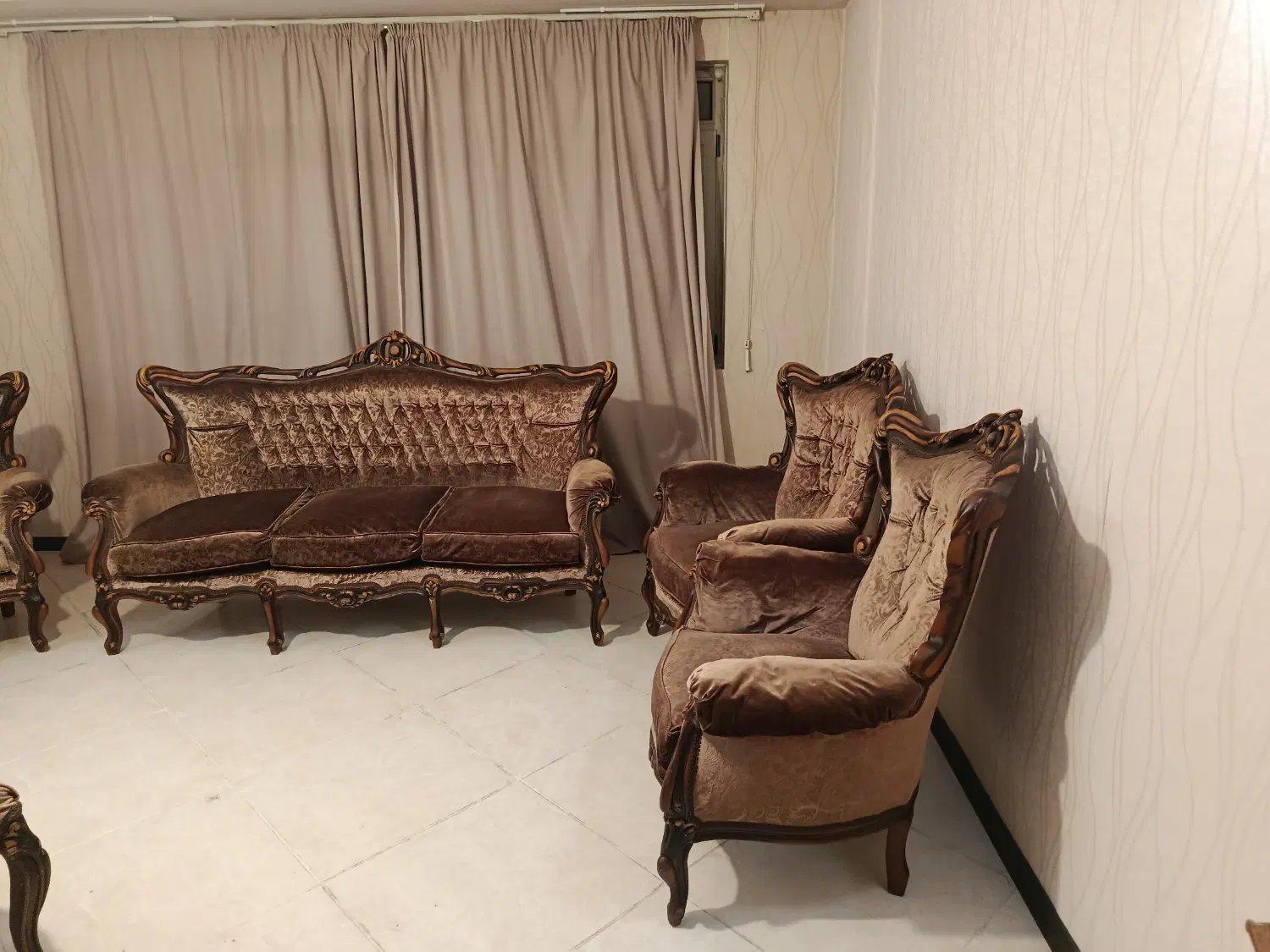 مبل کلاسیک ۹نفره طرح فرانسه همراه میز ناهارخوری|مبلمان خانگی و میز عسلی|تهران, شهرک آتی شهر|دیوار