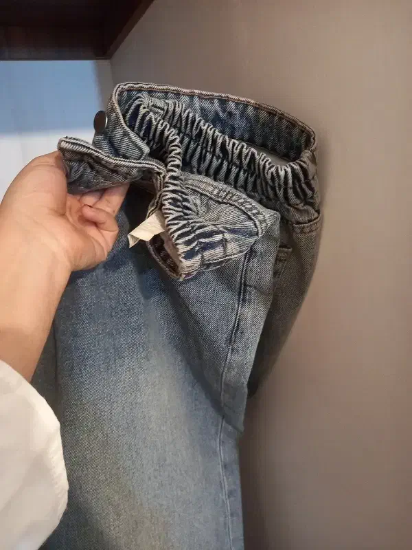 شلوارجین بگ نو|لباس|صدرا-فارس, فاز ۱|دیوار