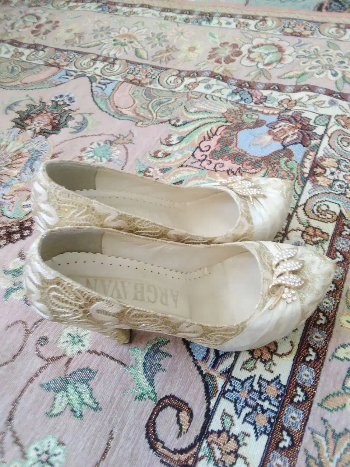 سه جفت کفش مجلسی زنانه شیک کاملآ نو|کیف، کفش، کمربند|ایوان, |دیوار