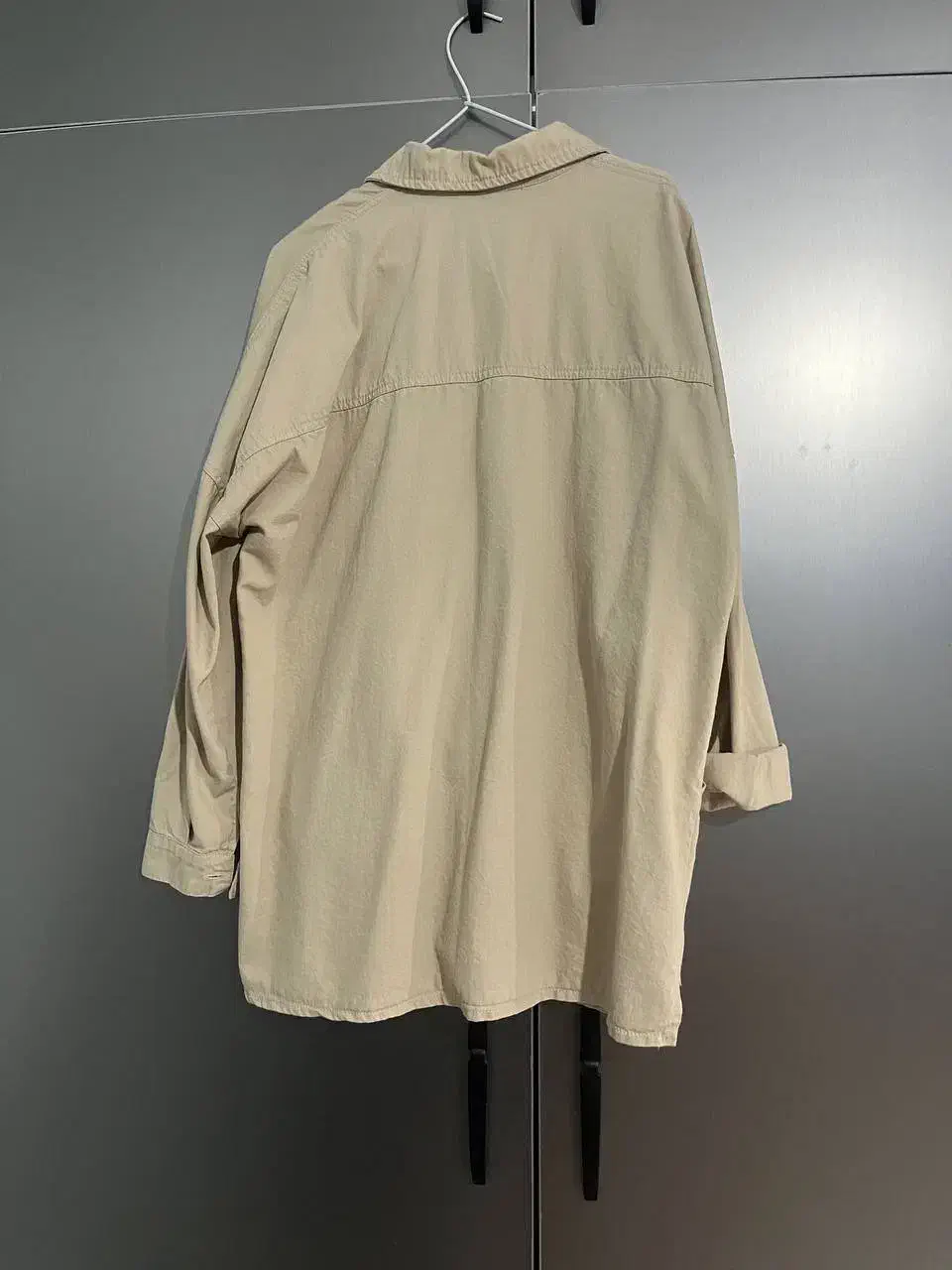 کت کرم|لباس|رشت, گلباغ نماز|دیوار