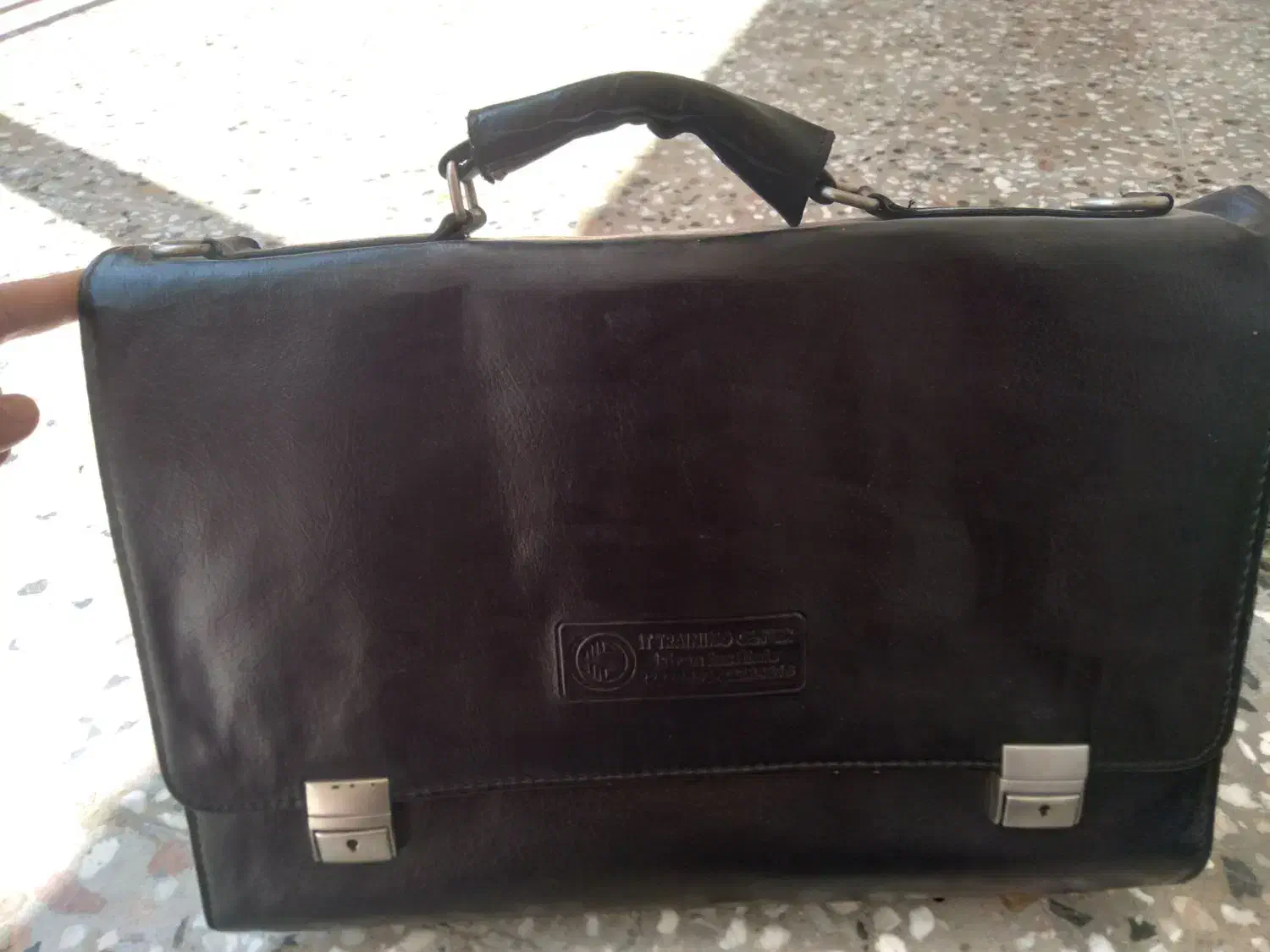 چندتاکیف|کیف، کفش، کمربند|بجنورد, |دیوار