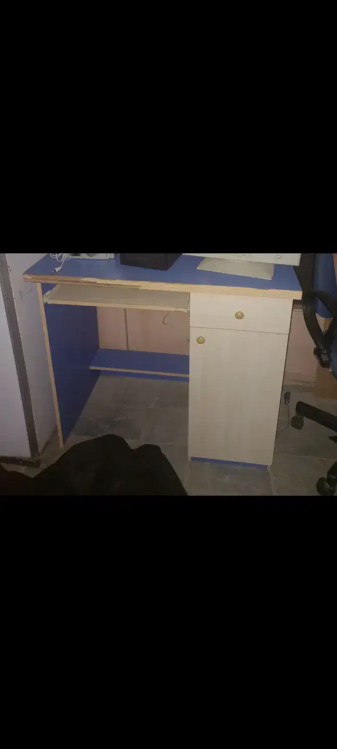 میزکامپیوتر جنس ام دی اف درحد|میز تحریر و کامپیوتر|گلپایگان, |دیوار