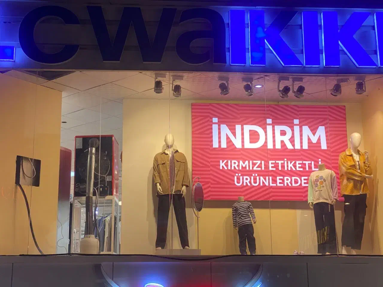 استخدام نیروی اقا و خانم|استخدام خدمات فروشگاه و رستوران|ماکو, |دیوار