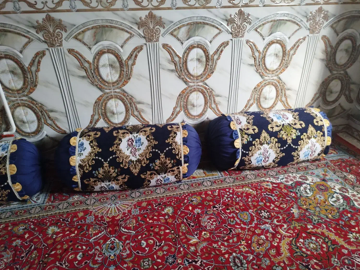 بالشت و پشتی|پشتی|زهک, |دیوار