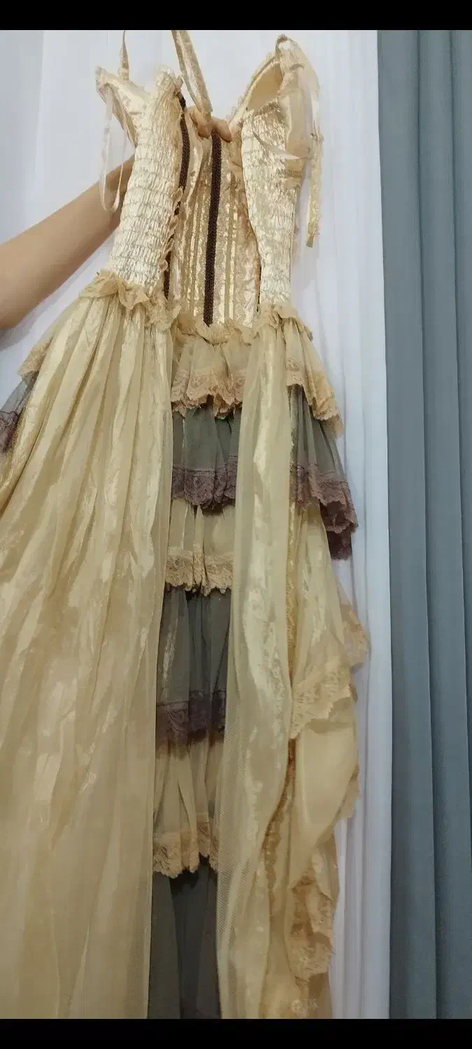 لباس مجلسی|لباس|مهاجران, |دیوار