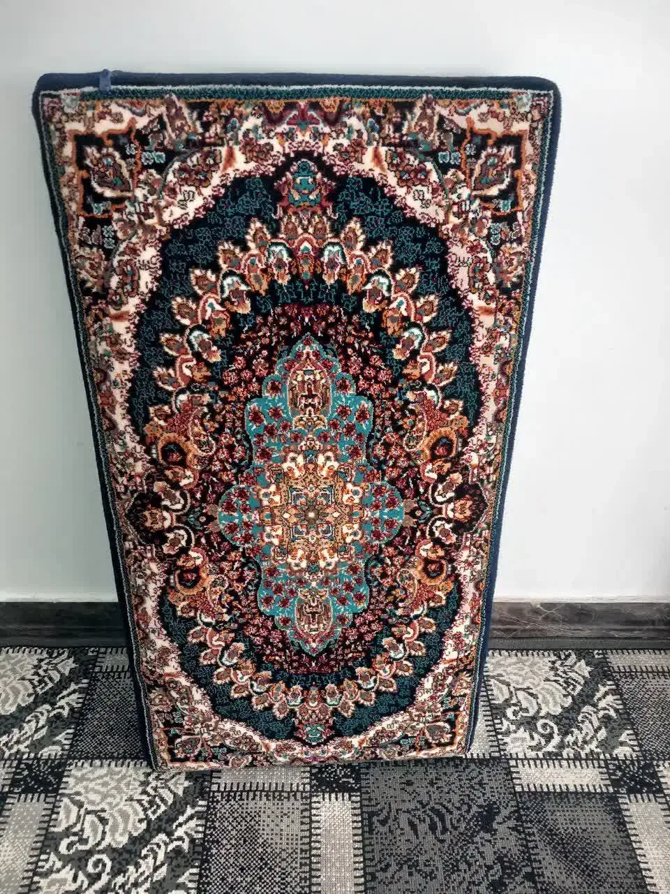 ۲جفت پشتی و ۱صندلی|پشتی|بهارستان, |دیوار