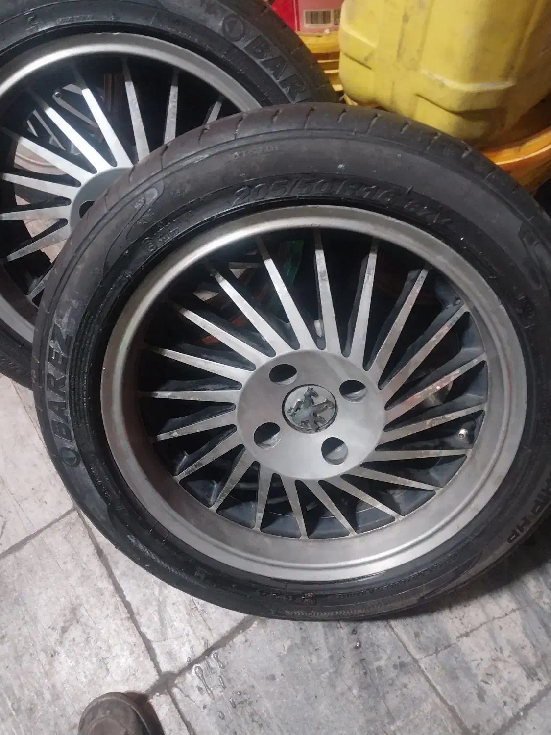 لاستیک با رینگ اسپرت|قطعات یدکی و لوازم جانبی|بومهن, |دیوار