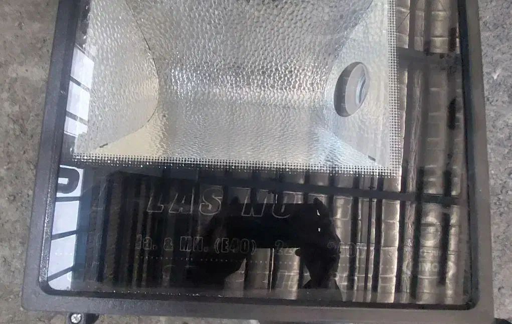 پروژکتور ۴۰۰ وات اطلس نور کاملا نو|لامپ و چراغ|برخوار, |دیوار