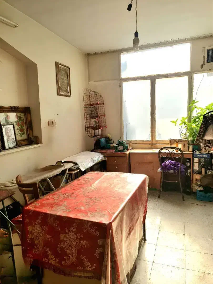 ۱۰۰ متر دو خوابه نورگیر خوب خ شاه آبادی