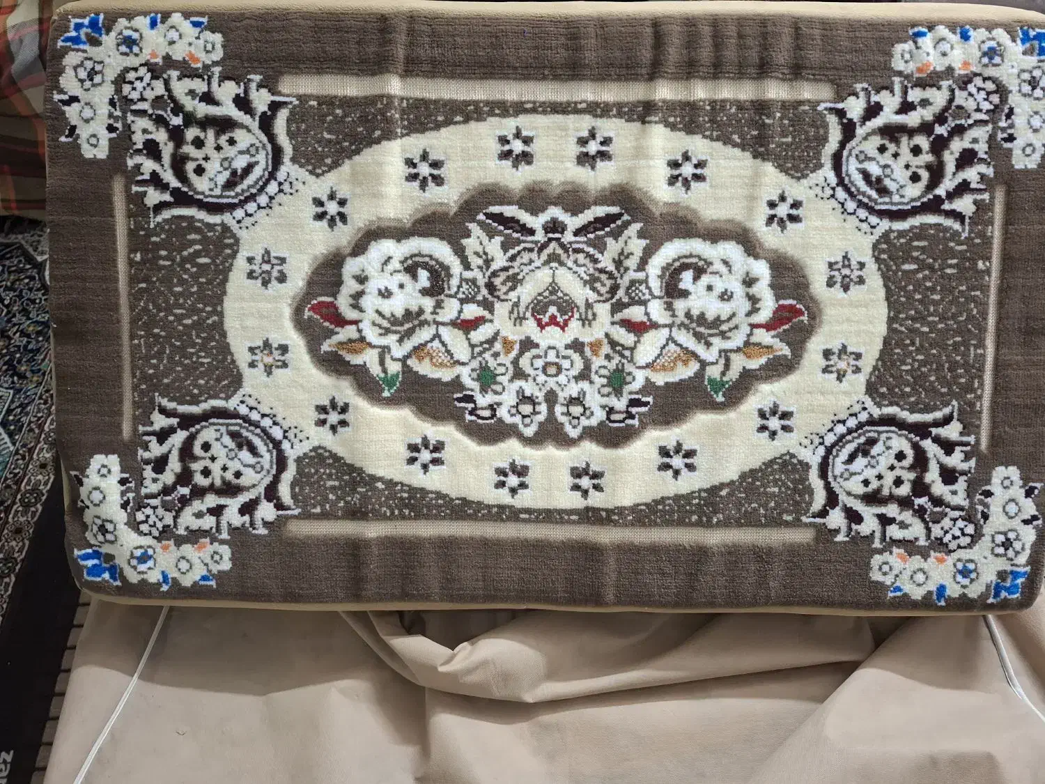 ۶ عدد پشتی ابری کاملا نو با کاور|رختخواب، بالش، پتو|شیراز, دست خضر|دیوار