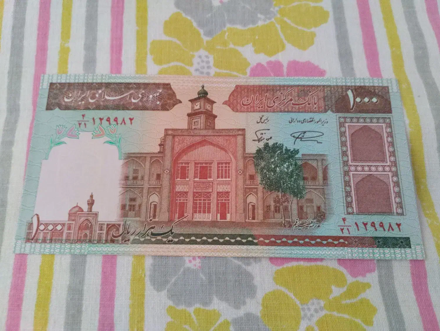اسکناس ۱۰۰تومنی قدیمی|کلکسیون سکه، تمبر، اسکناس|صدرا-فارس, فاز ۱|دیوار
