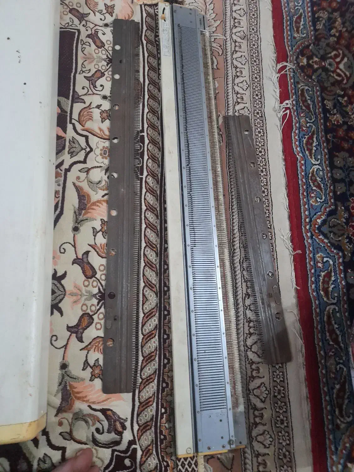 ماشین بافندگی سالم و عالی|لوازم خیاطی و بافتنی|رشت, معلولین|دیوار