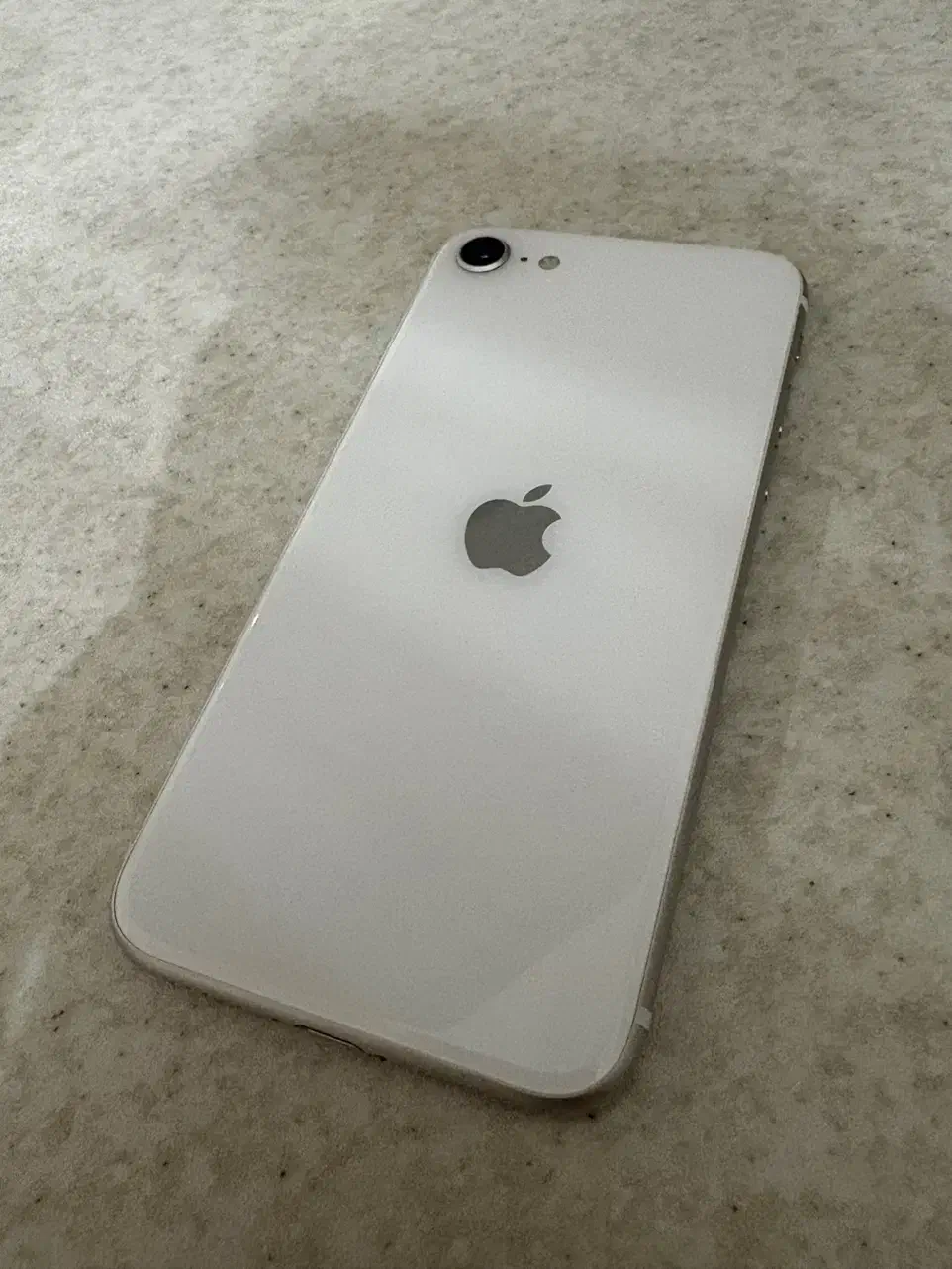 آیفون SE 2020|موبایل|قم, باجک یک|دیوار