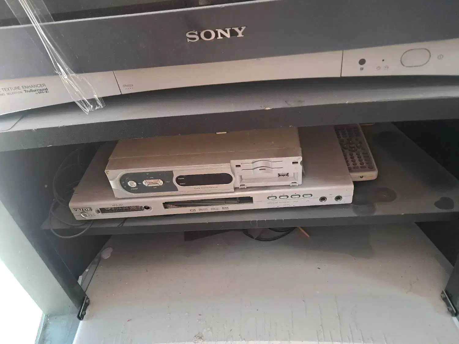 تلویزیون سونی با میزش|تلویزیون و پروژکتور|زاهدان, |دیوار