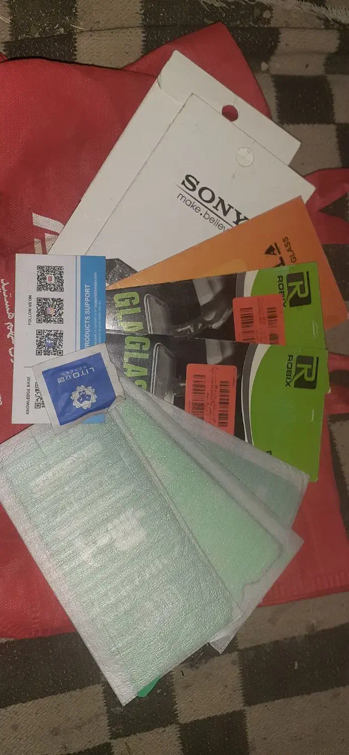 تعدادی گلس زدزربه و ایق باتری لیتیومی و قاب ا|لوازم جانبی موبایل و تبلت|اصفهان, بهارانچی|دیوار