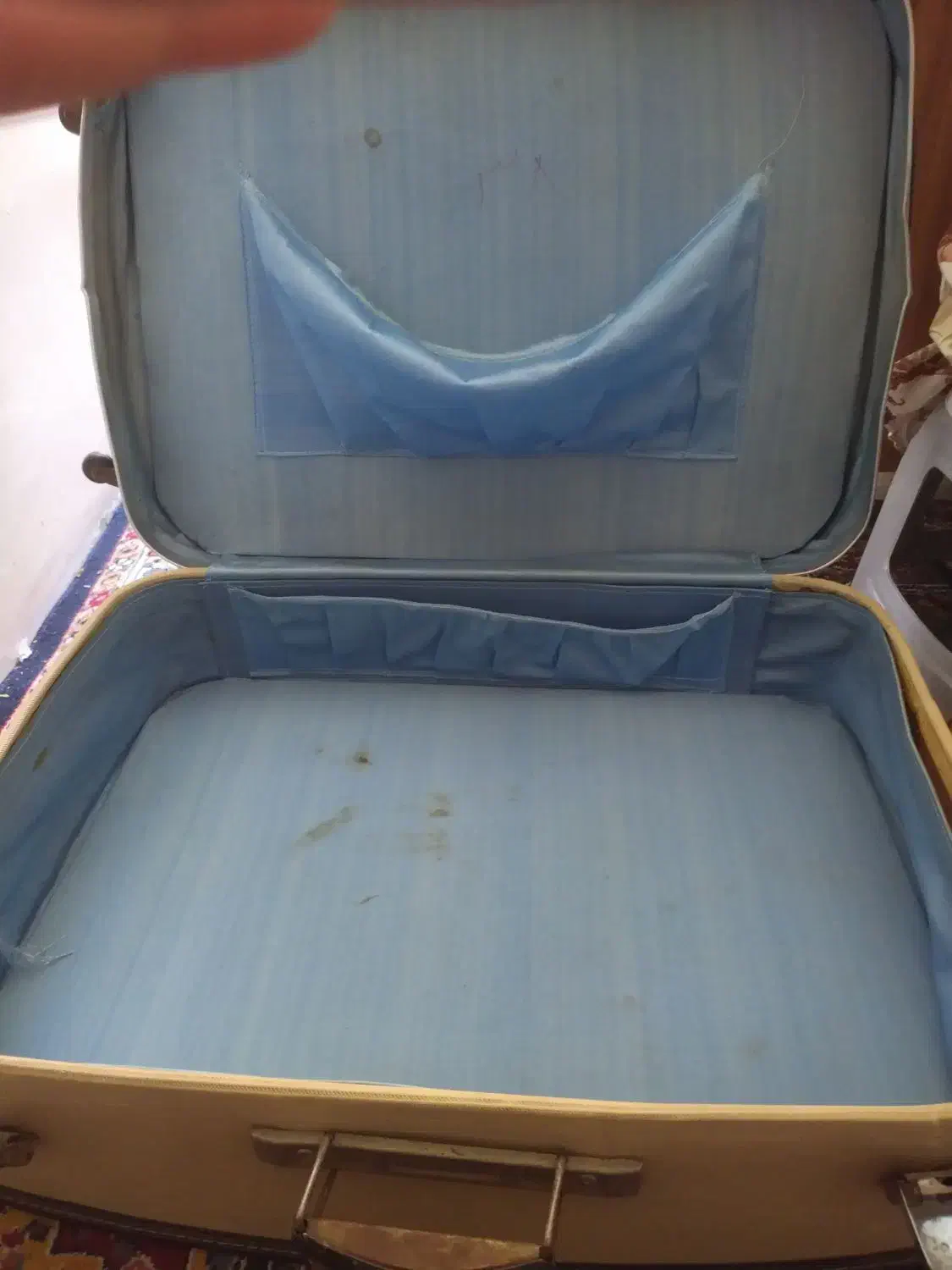 چمدان قدیمی نوستالژی و گلدان سفالی|کلکسیون اشیاء عتیقه|ورامین, ورامین|دیوار