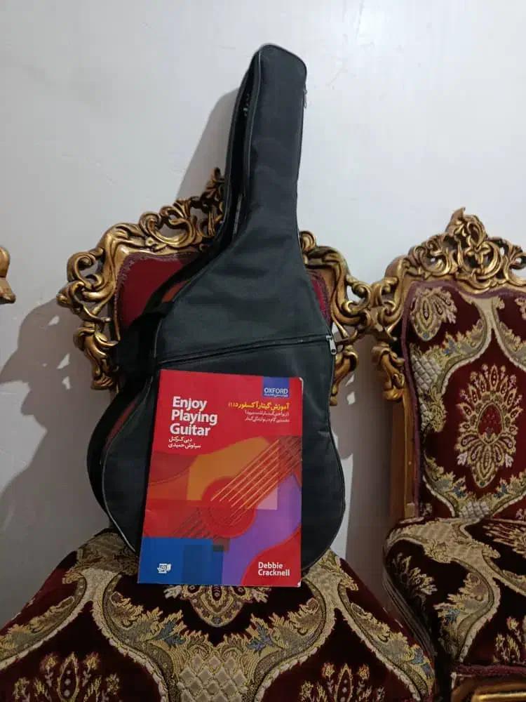 گیتار یاماها،کتاب آموزشی آکسفورد،و کیف نگهدارنده،|گیتار، بیس، امپلیفایر|پیشوا, |دیوار
