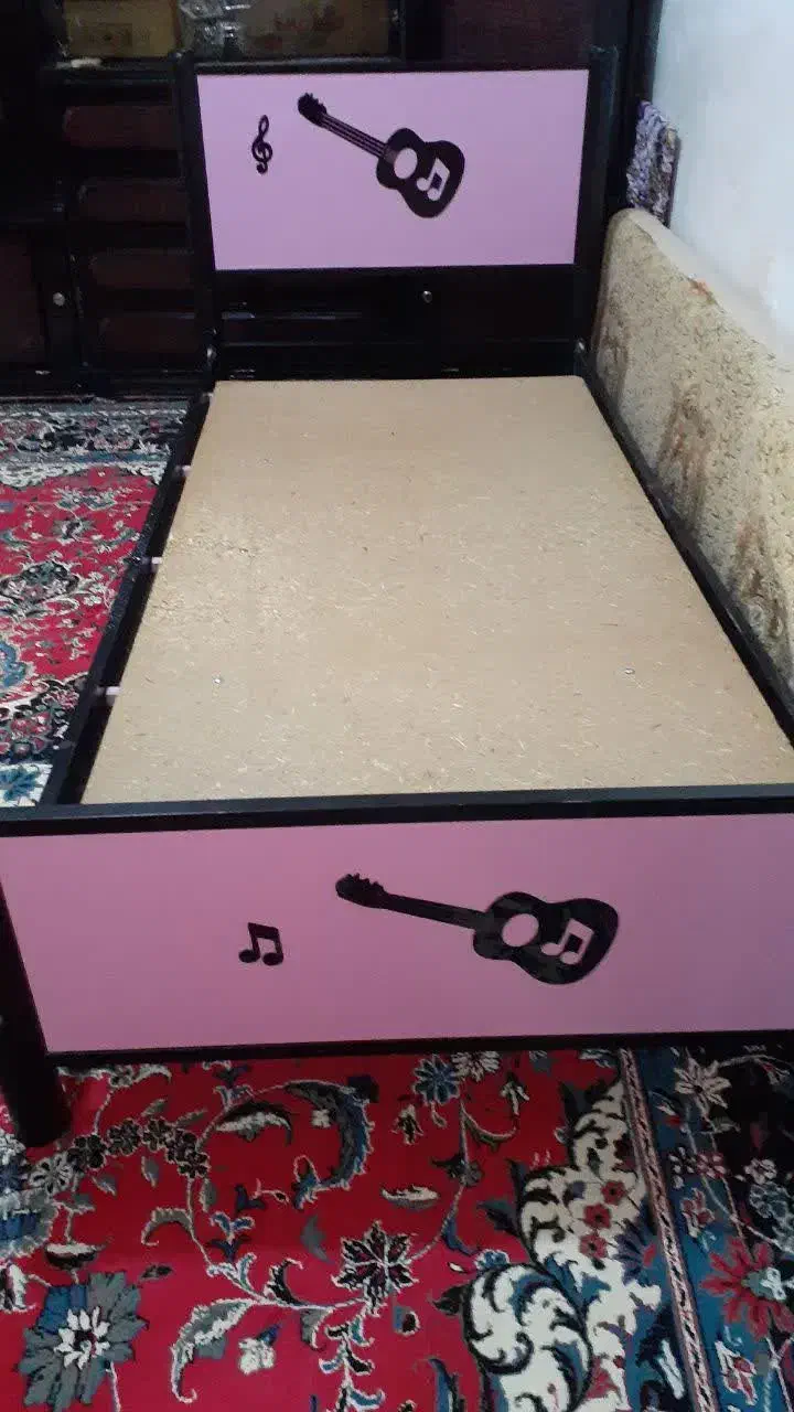 تختخواب یک نفره|تخت و سرویس خواب|ایوان, |دیوار