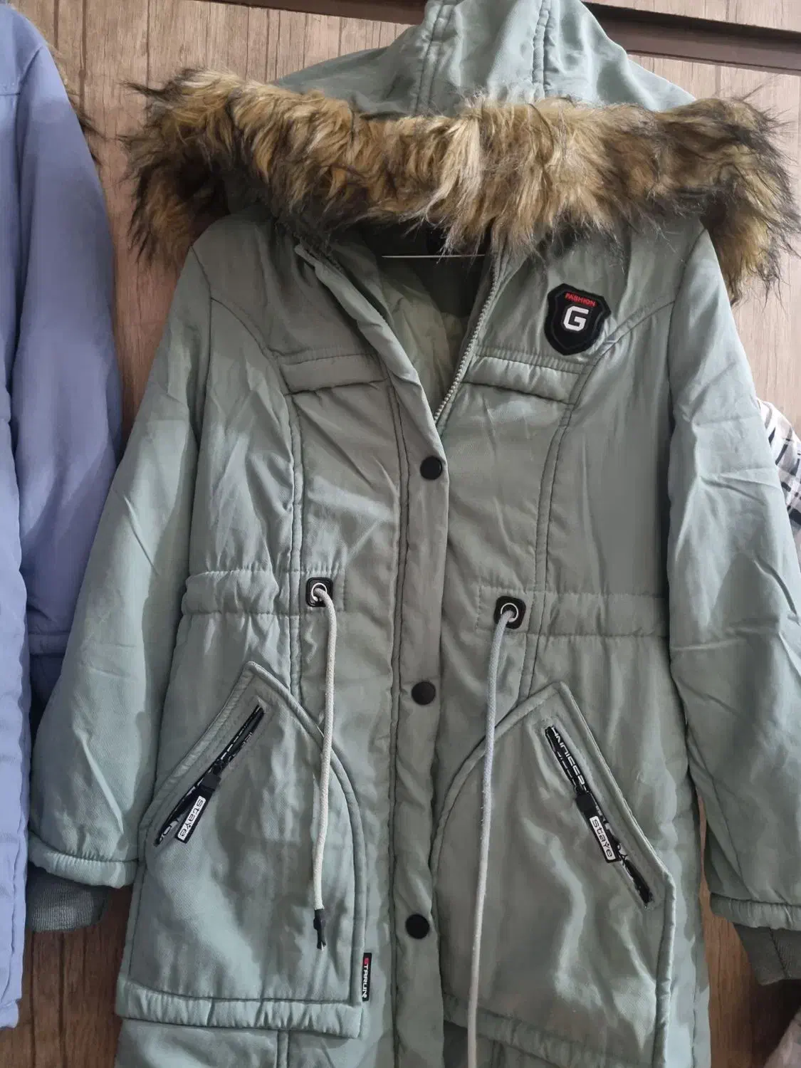 کاپشن|لباس|کهنوج, |دیوار