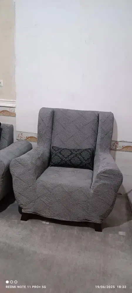 دوخت انواع کاور مبل پارچه ای و طلقی|مبلمان خانگی و میز عسلی|بندر کنگان, |دیوار