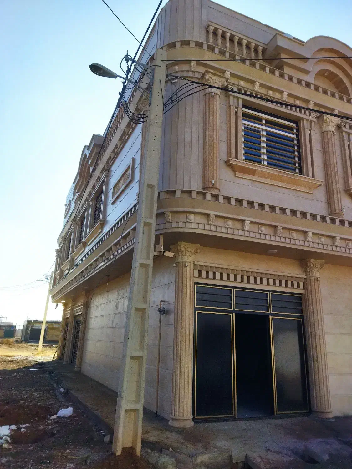 ساختمان مسکونی شهرک رجاییاخر خیابان حافظ|فروش خانه و ویلا|کوهدشت, |دیوار